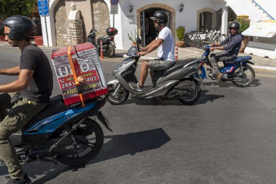 Σε κινητοποιήσεις οι διανομείς – Στάση εργασίας και πορεία στα Χανιά