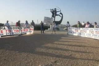 Σιωπηρή διαμαρτυρία για τον Τύμβο των Σαλαμινομάχων