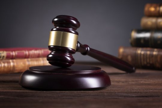 Αναβλήθηκε επ’ αόριστον η δίκη για εικονικό εμβολιασμό στο ΙΚΑ Αλεξάνδρας