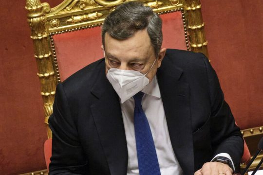 Υποχρεωτικό το πάσο εμβολιασμένου σε όλους τους χώρους εργασίας στην Ιταλία