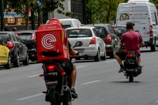 Καταγγελίες εργαζομένων στην e-food: Γίνε free lancer ή έφυγες