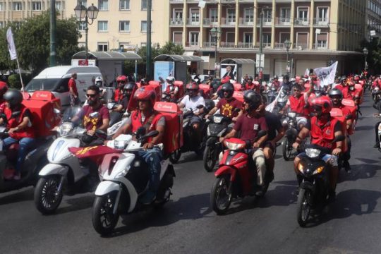 Στους δρόμους θα γιορτάσουν οι διανομείς της efood τη μεγάλη τους νίκη