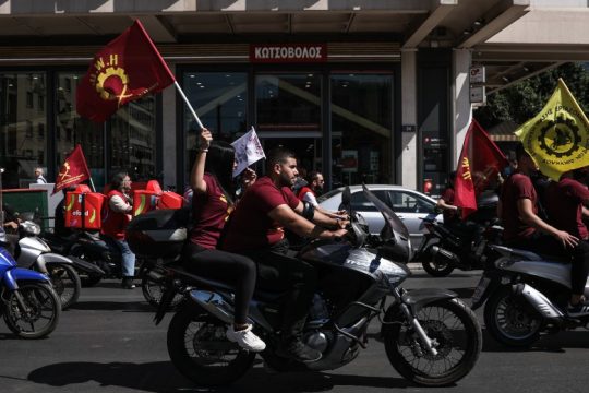 Συγκεντρώσεις των διανομέων σε Αθήνα και Θεσσαλονίκη για να αλλάξει και ο ν. Χατζηδάκη