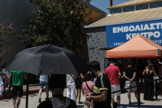 Ν. Τζανάκης: Η εκκλησία δεν έχει παίξει τον ρόλο της στο θέμα του εμβολιασμού