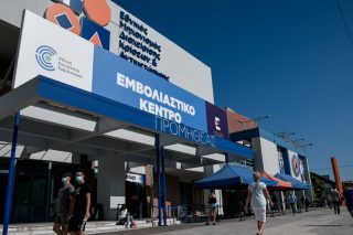Καλπάζει η μετάλλαξη Δέλτα, με αργό ρυθμό οι εμβολιασμοί