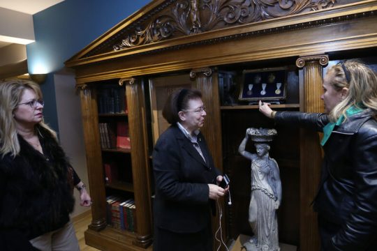 Η Φρειδερίκη και η Φανέλα του Δημοσιογράφου