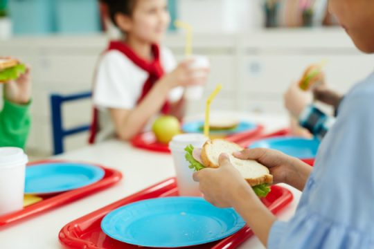 Πρωινά γεύματα σε μαθητές προσφέρει ο Δήμος Ηρακλείου