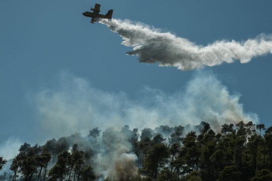 Δύο φωτιές στην Αττική, σε Αχαρνές και Κάλαμο