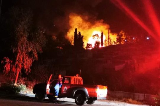 Φωτιά στο ΚΥΤ της Σάμου