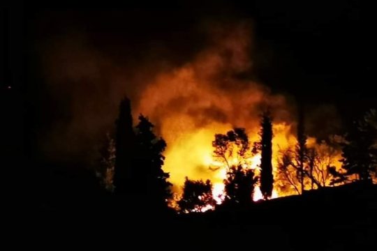 Κατασβέστηκε η πυρκαγιά στο στρατόπεδο προσφύγων της Σάμου