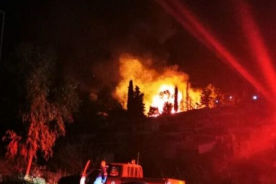 Φωτιά στην παλιά δομή προσφύγων στο Βαθύ