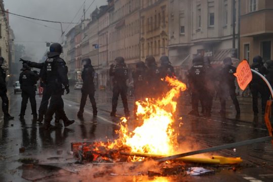 Καταγγελίες για αστυνομική βία εναντίον δημοσιογράφων στη Γερμανία