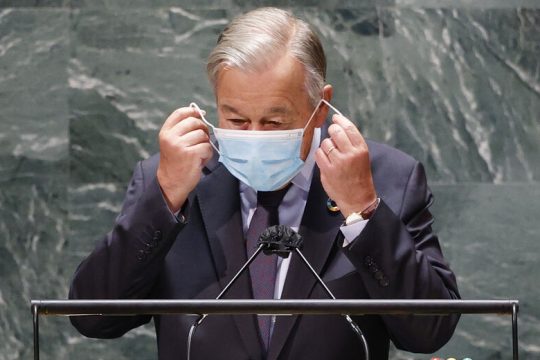 Η σκιά διεθνών κρίσεων και οι ηχηρές απουσίες