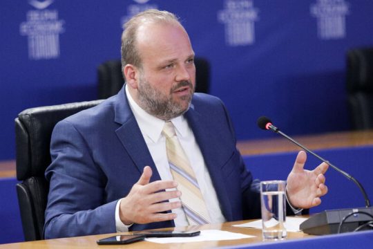 Ποιον ενοχλεί άραγε η τριμερής στον ΟΑΕΔ;