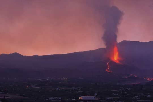 Άνοιξε ξανά το αεροδρόμιο της Λα Πάλμα