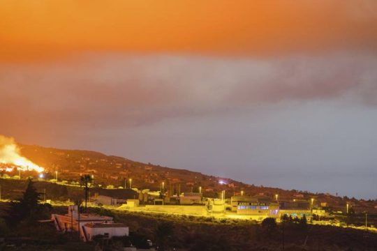 Κανάρια Νησιά: 5.000 κάτοικοι εγκατέλειψαν τα σπίτια τους λόγω εκρήξεων ηφαιστείου