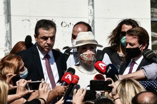 «Γύριζα το πρόσωπό μου αλλού»