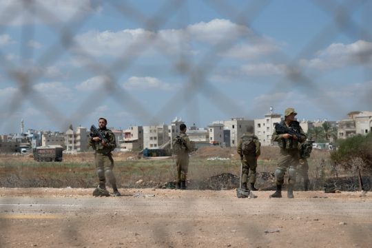Ο ισραηλινός στρατός συνεχίζει τις συλλήψεις συγγενών Παλαιστίνιων δραπετών