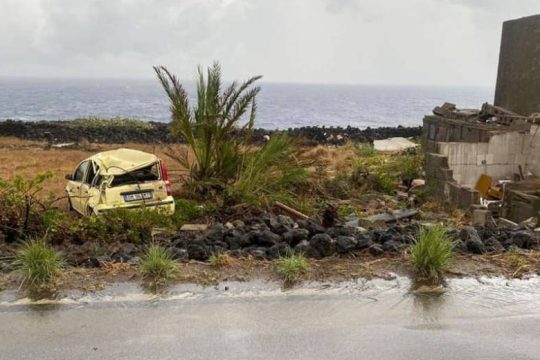 Ανεμοστρόβιλος «σάρωσε» ιταλικό νησί, δύο νεκροί
