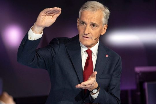 Κέρδισε την πρωτιά, τώρα ψάχνει εταίρους