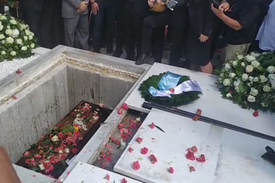 Στην αγκαλιά της Κρήτης ο Μίκης Θεοδωράκης