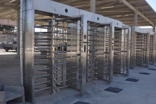 Δημοσκοπικό «χαστούκι» στον Μηταράκη