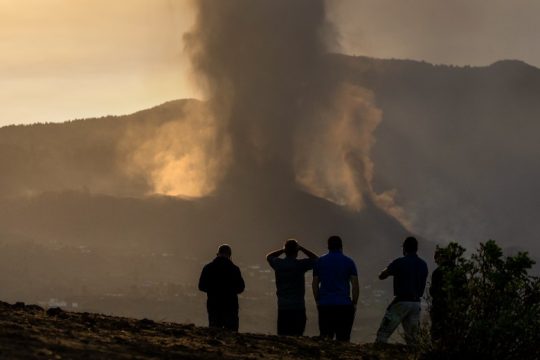 Λα Πάλμα: Νέοι κρατήρες και ισχυρές εκρήξεις, εκκενώθηκαν κι άλλες περιοχές