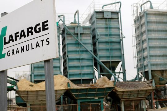H Lafarge αντιμέτωπη με έρευνα για εγκλήματα κατά της ανθρωπότητας στη Συρία