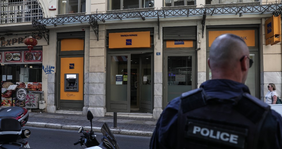 Ελεύθεροι οι προσαχθέντες για την ένοπλη ληστεία στην τράπεζα Πειραιώς