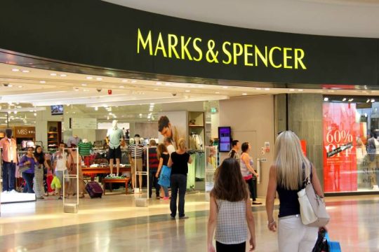 Η βρετανική M&S κλείνει 11 καταστήματα στη Γαλλία λόγω Brexit