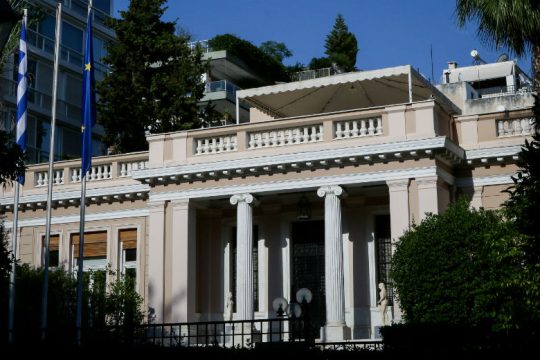 Πρώτο, αμήχανο σχόλιο κυβερνητικών πηγών για το ξεπούλημα της ΔΕΗ