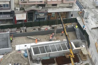 Eπικοινωνιακή καταιγίδα με το βλέμμα στη Βενιζέλου