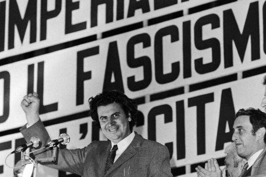 Ο μπροστάρης Μίκης
