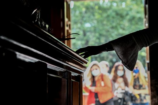 Και πάλι φίλοι, Μίκη