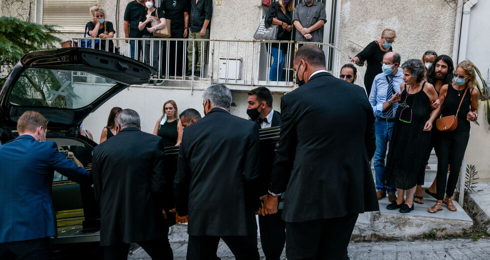 Περίεργες διαρροές για την κηδεία του Μίκη
