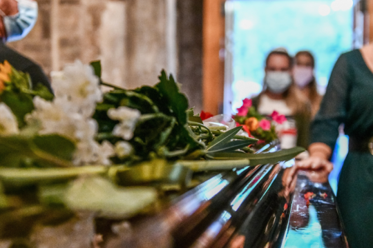 Οριστικά εκτός οικογένειας όλη η διαδικασία για την κηδεία και ταφή του Μίκη