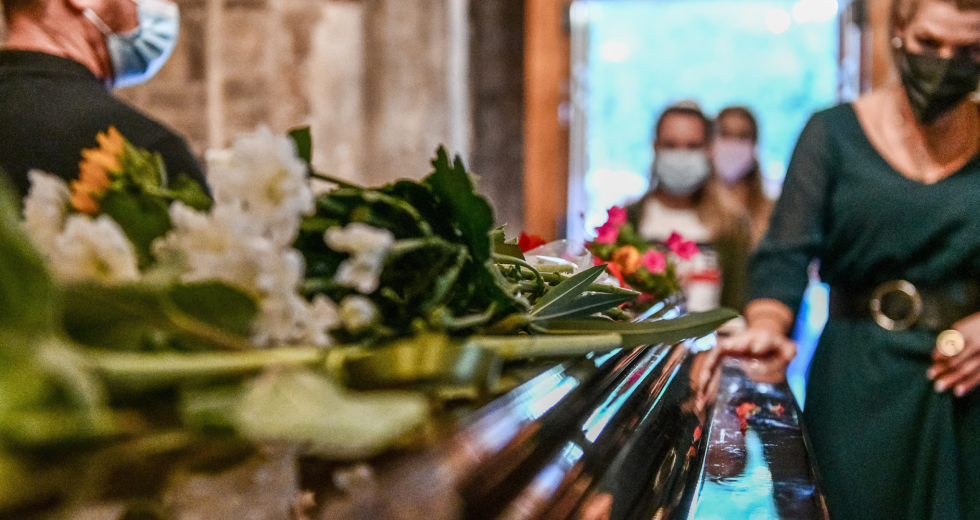 Οριστικά εκτός οικογένειας όλη η διαδικασία για την κηδεία και ταφή του Μίκη