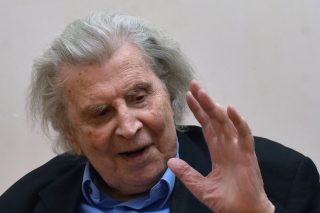 Αποχαιρετισμός στον τριμέγιστο Μίκη