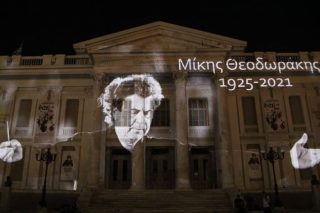 Η μορφή του Μίκη φώτισε το Δημοτικό Θέατρο Πειραιά