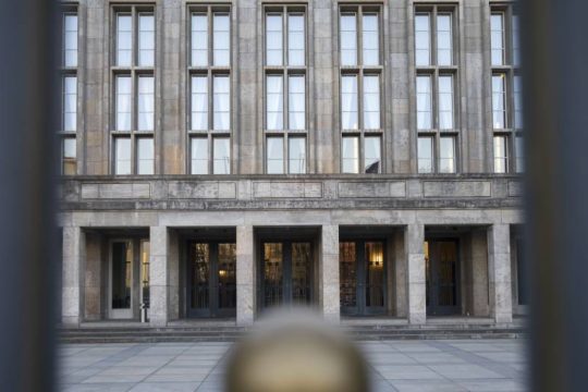 Επιδρομή στα υπουργεία Οικονομικών και Δικαιοσύνης της Γερμανίας για ξέπλυμα χρήματος