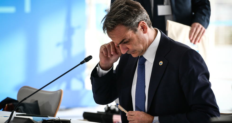 Με βαφτιστήρια και αναδόχους