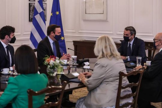 Συνάντηση Μητσοτάκη με Αμερικανούς γερουσιαστές με αναφορά στους Αφγανούς πρόσφυγες