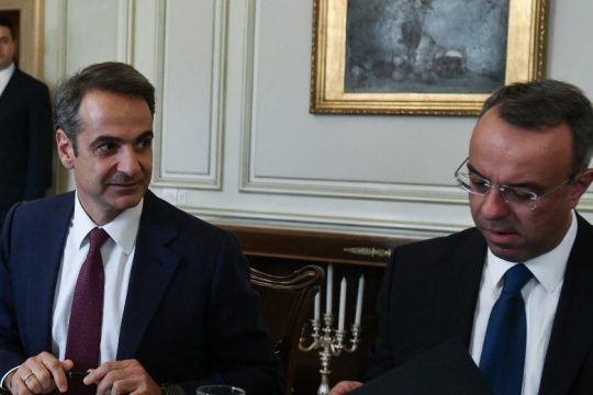 Θριαμβολογία και πραγματικότητα