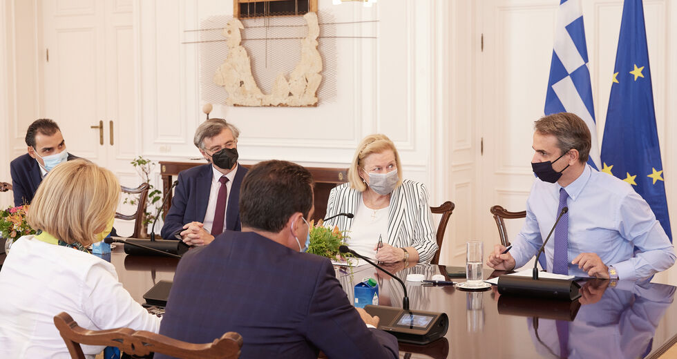 Μετά τις συνεχείς αποτυχίες ο Κυρ. Μητσοτάκης ποντάρει στους παιδιάτρους