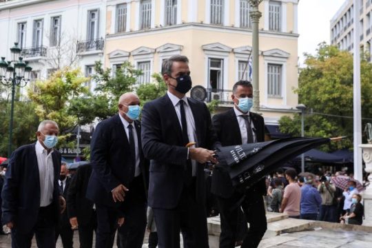 Μητσοτάκης εναντίον Κουτσούμπα για τις αποδοκιμασίες