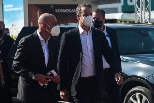 Σε αναζήτηση της ανάπτυξης ενώ η ακρίβεια καλπάζει