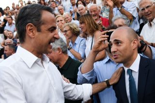 Πυρ ομαδόν από την αντιπολίτευση που ζητά τη διαγραφή του βουλευτή