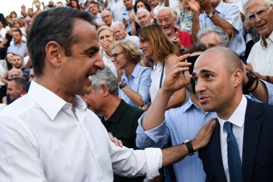Πυρ ομαδόν από την αντιπολίτευση που ζητά τη διαγραφή του βουλευτή