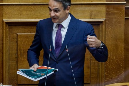 Την Τρίτη ενημερώνει τη βουλή για την ελληνογαλλική συμφωνία