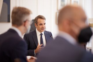 Οργή, περιφρόνηση, χάχανα